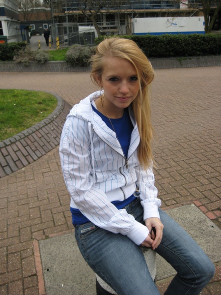 File:Lauren 3.jpg