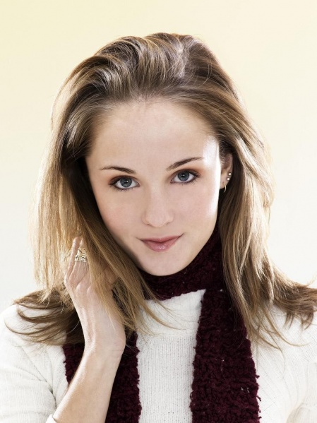 File:Sara Fletcher - white.jpg