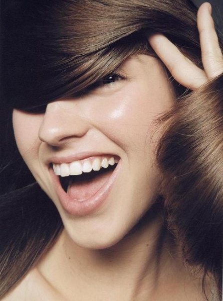 File:Crystal Hair Flip.jpg