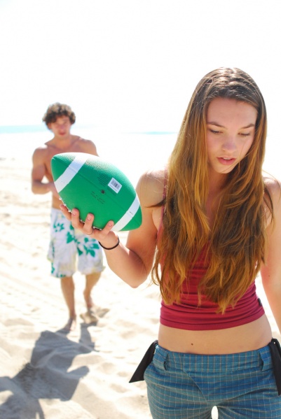 File:BTS - Gina & Jonas at Beach.jpg