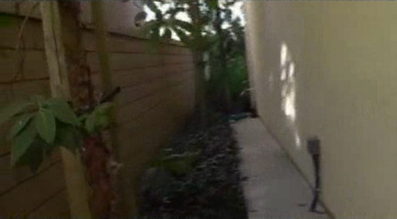 File:0099-Brees House - walkway.jpg