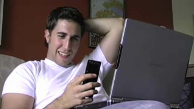 File:DanielHotDateLapTop.jpg