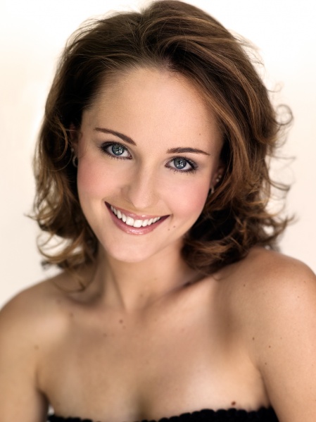 File:014 Sara Fletcher 070907.jpg
